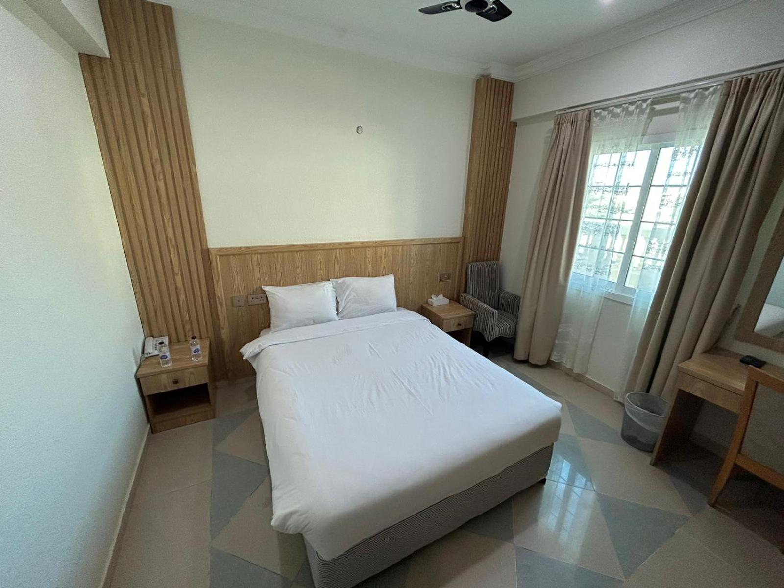Safari Hotel นิซวา ภายนอก รูปภาพ